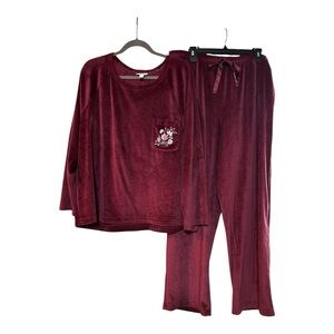 NWOT Burgundy velvety pajamas